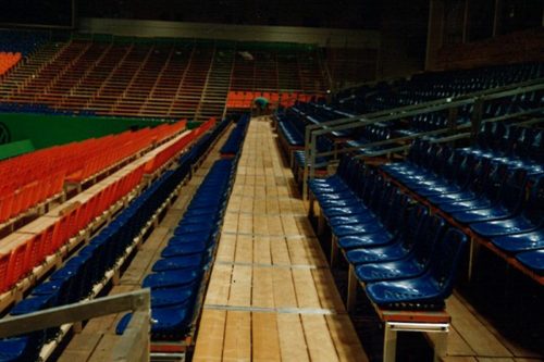tribuene-halle-alt